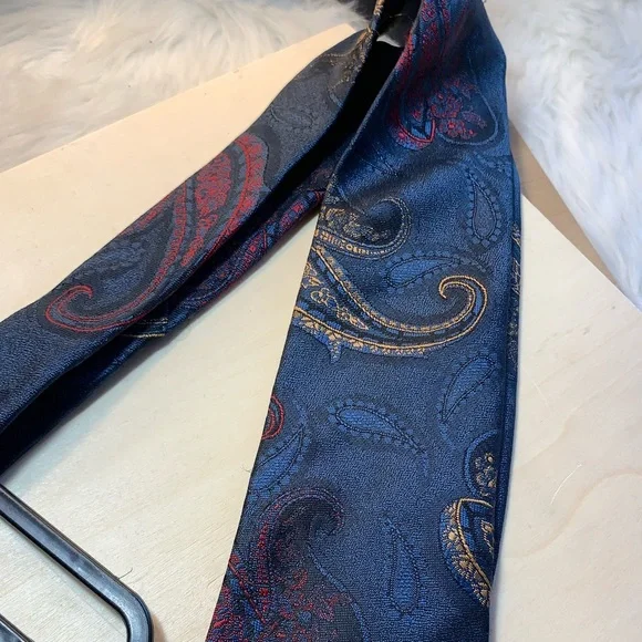 Oscar De La Renta Mens Tie Navy Paisley Print EUC - Picture 4 of 11